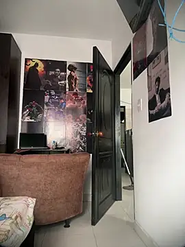 Онлайн чат XXX Enzomoretti__