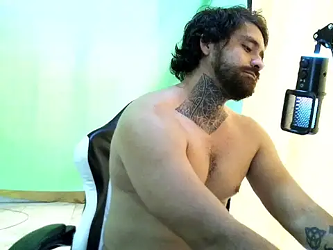 aronmiller404 live XXX chat