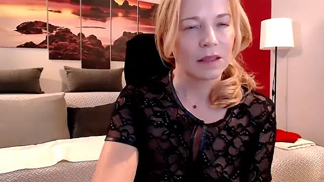 love-bionda Chat XXX live