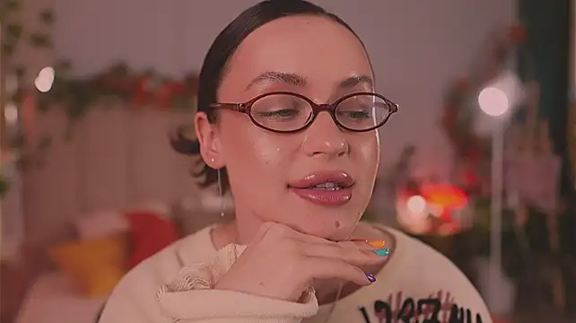 Meow_Nancy Adlı Modelin Canlı XXX Sohbeti