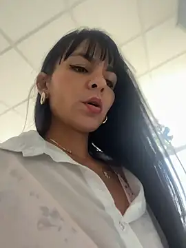 LuxeBrunetteXXX's Live XXX Chat