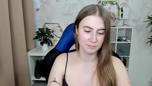 candy_Megan Adlı Modelin Canlı XXX Sohbeti