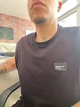 AlphaMasterXxx's Live XXX Chat