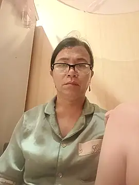 Chat XXX ao vivo de Chilly-wet
