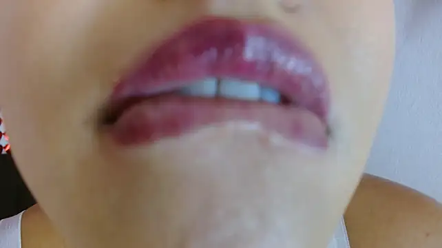 alessialux Adlı Modelin Canlı XXX Sohbeti