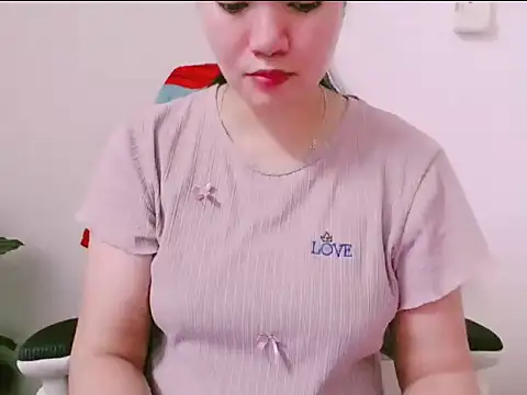 XXX chat uživo modela Suhynxx