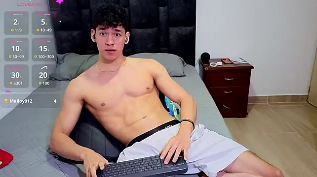 צ'אט XXX בשידור חי של Luke_Muscle