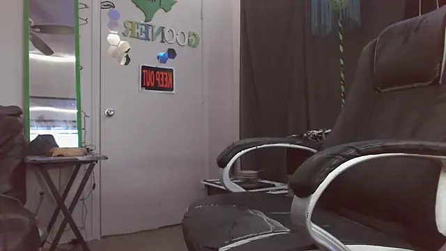 TypicalDepot5's Webcam Show