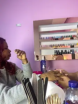Chat +18 de Nails_Lucia ao vivo