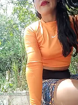 Chat +18 de MiaBellefort ao vivo