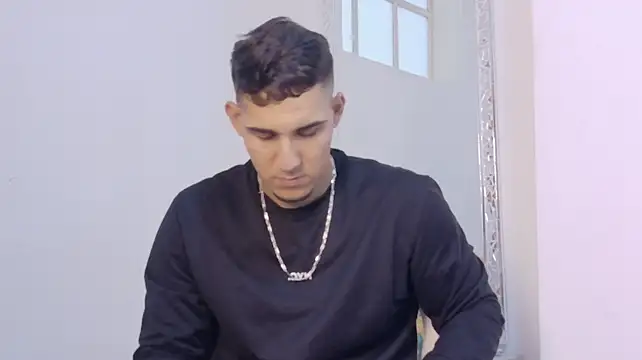 Massimo_11 Live XXX-chat