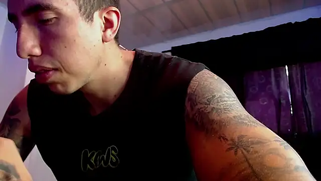 แชท XXX สดของ Adam_Hudsond