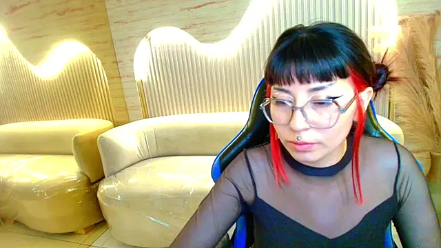 Ravenn_r Chat XXX in diretta