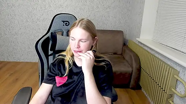 NikkyReyyy's Live XXX Chat