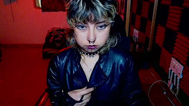 Cute_Chrixxx Adlı Modelin Canlı XXX Sohbeti