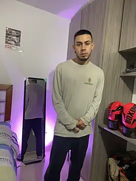XXX chat uživo modela Taylor_DiamondBoy