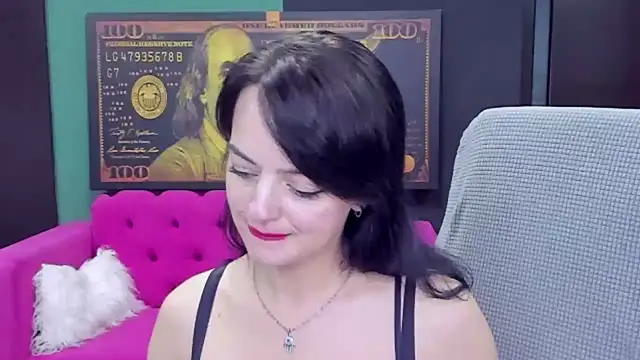 BellaRowan Chat XXX in diretta