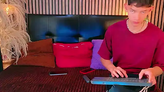 heyy_noah11's Webcam Show