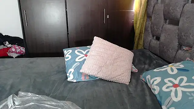 sara_hott_1 Adlı Modelin Canlı XXX Sohbeti