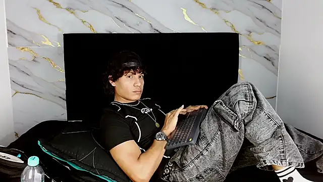 MaximilianRoth Live XXX-chat