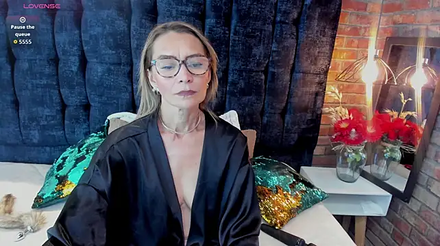 Issa_Milf__ XXX чат на живо