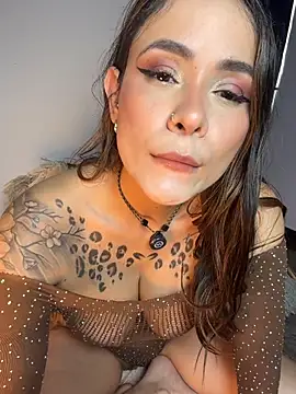 Chatroom XXX en direct de HotAlana_