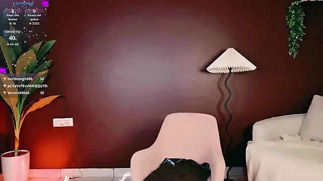 Mysterious_krishaa's Live XXX Chat