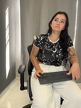 Chat XXX en directo de tina-cherry