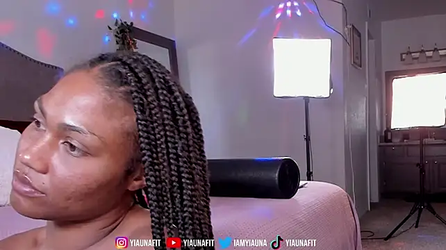 yiauana's Live XXX Chat