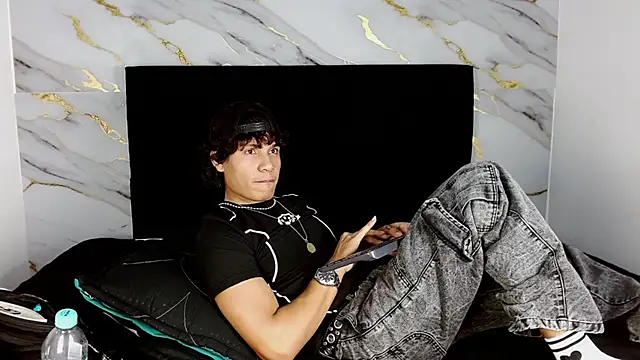 MaximilianRoth Live XXX-chat