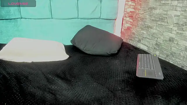 XXX chat uživo modela Cloee66