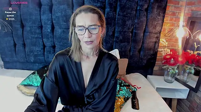 Issa_Milf__'s Live XXX Chat