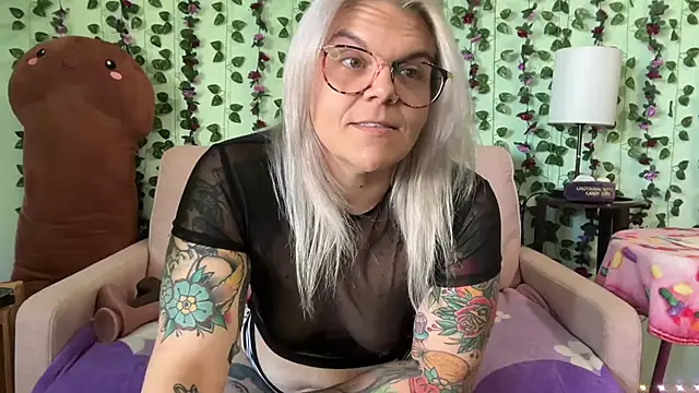 CherryBombBomb's Live XXX Chat