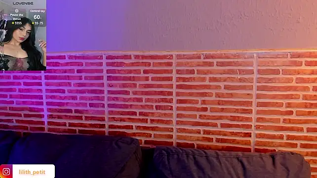 lilith_petit_ Adlı Modelin Canlı XXX Sohbeti