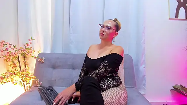 Chatroom XXX en direct de KahiaSmith