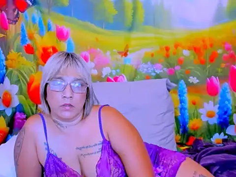indianroxy's Live XXX Chat