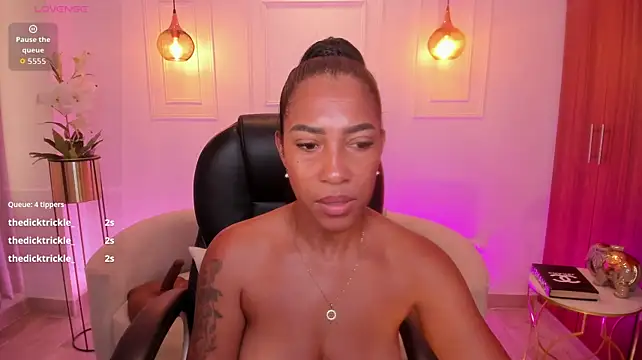 Chat +18 de Shantaall_ ao vivo
