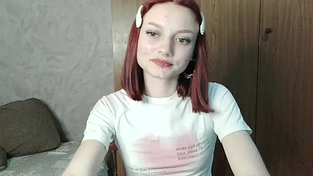 Lola_SweetGlow Chat XXX in diretta