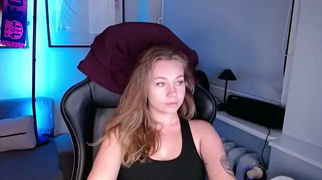 Chat +18 de holly_xglam ao vivo