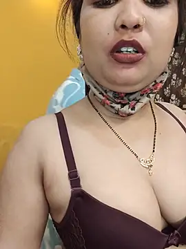 Pokazy przed kamerką – MONAJI_HOT