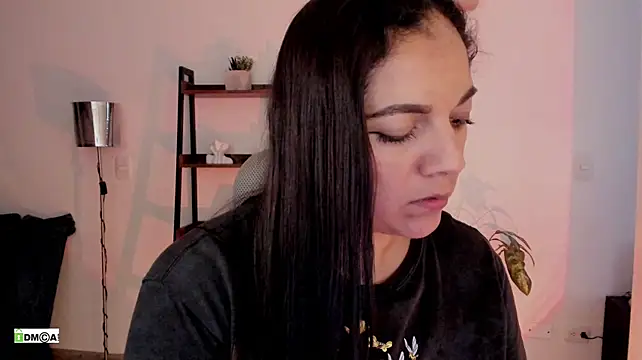 urcute_kitten Adlı Modelin Canlı XXX Sohbeti