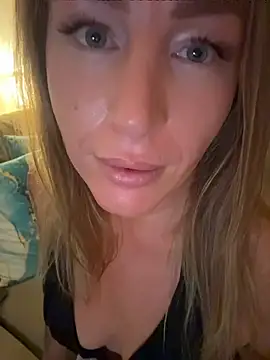 צ'אט XXX בשידור חי של ChristinaSiemone