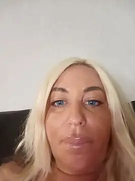 MiaMooly লাইভ XXX চ্যাট
