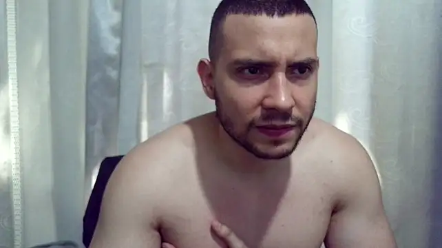 Armando_2002 élő XXX-chatje