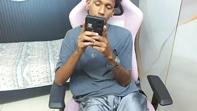 XXX chat uživo modela ManSant