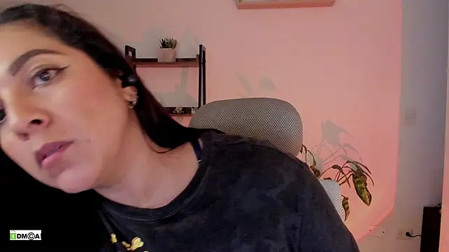 urcute_kitten's Live XXX Chat