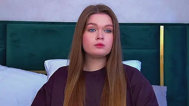 CrystalLyons' Live XXX Chat