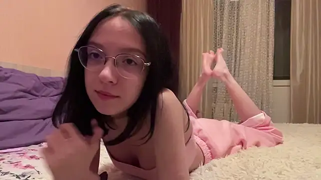 EvaRavelle Adlı Modelin Canlı XXX Sohbeti
