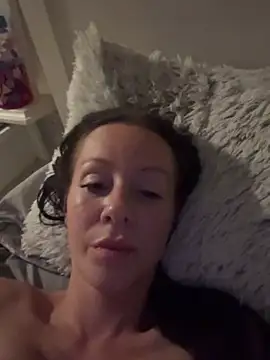 Chat +18 de Charming-ScarlettX ao vivo