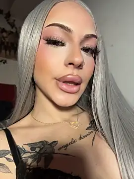XXX chat uživo modela DollyRuby